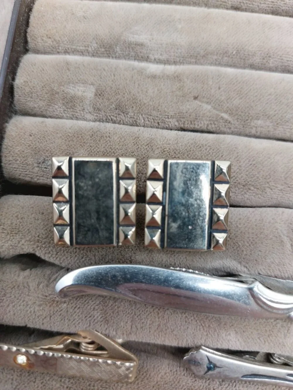 Unbranded please see